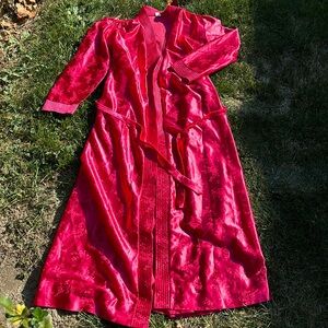 SMALL VINTAGE RED KIMONO ROBE WITH FLOWERS